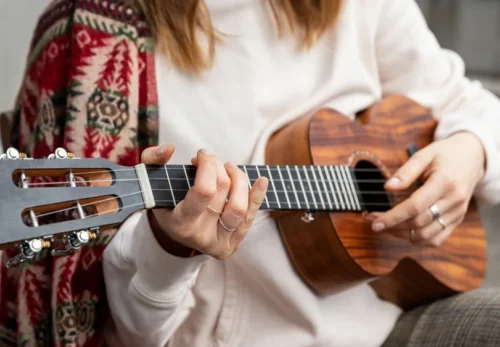 Ako naladiť ukulele?